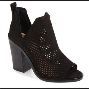 NWOT Vince Camuto Kensa Peep Toe Bootie Sz 9.5